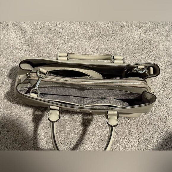 Authentic Michael Kors Handbag with Crossbody Strap - Picture 12 of 15